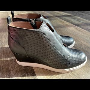 Linea Paolo Felicia Wedge Sneaker 10M